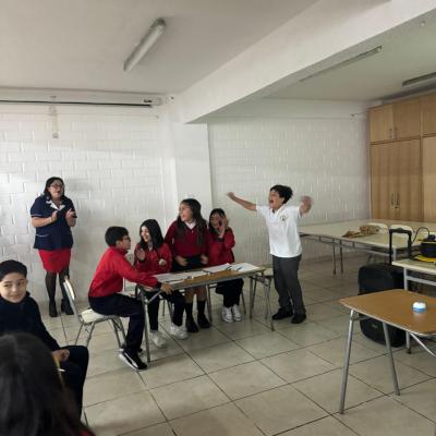 Estudiantes 4b Celebrando