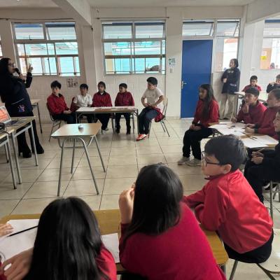 Estudiantes Atentos A Las Instrucciones
